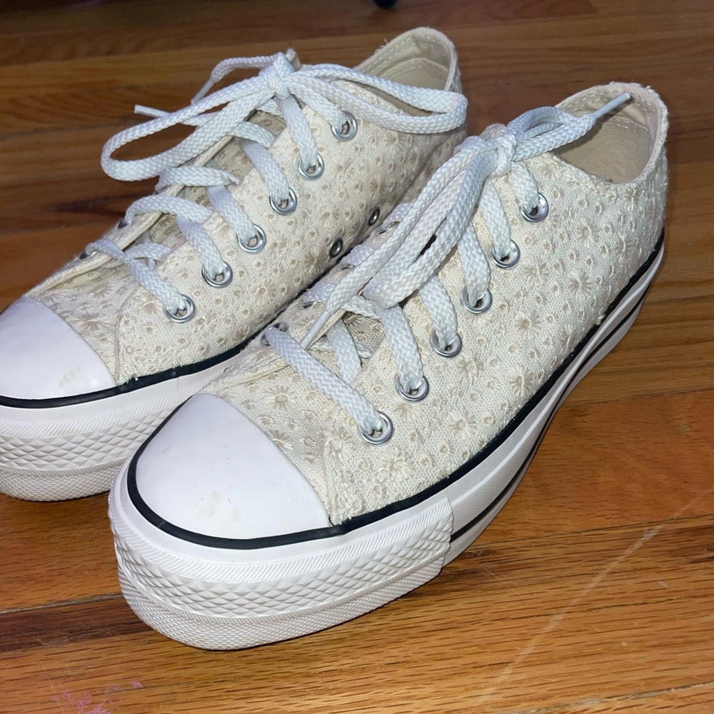 Low top platform converse.